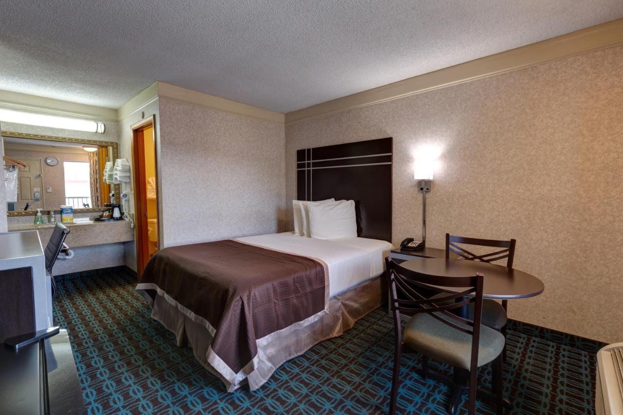Deluxe Inn - Fayetteville I-95 מראה חיצוני תמונה